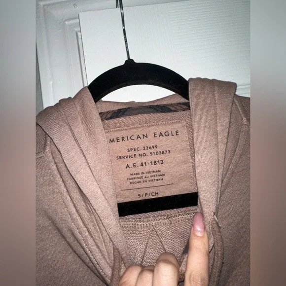 AE Cropped Button Down Hoodie - Picture 4 of 13